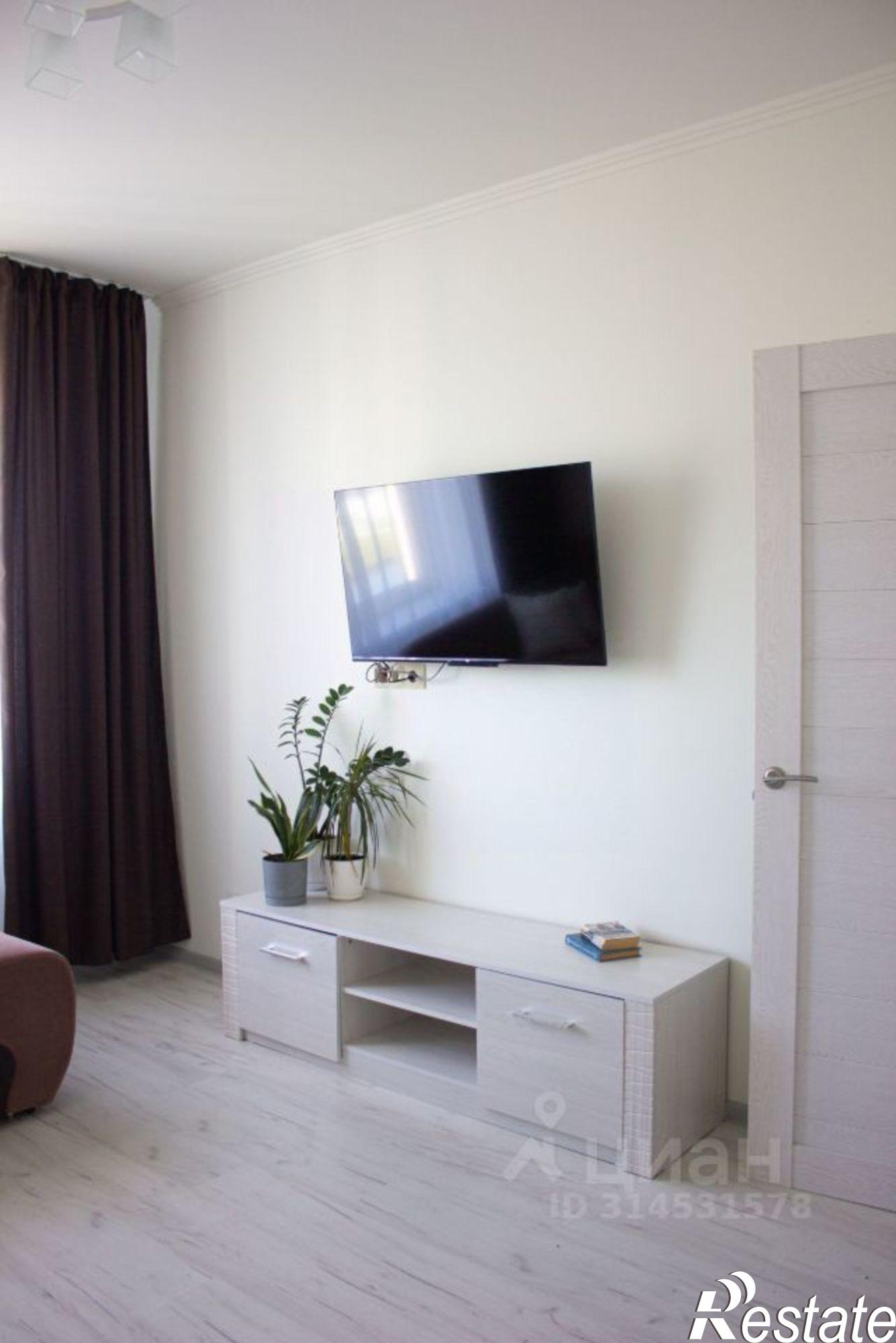 Сдать квартиру за 28 000 рублей на улица Александра Прохоренко, 3