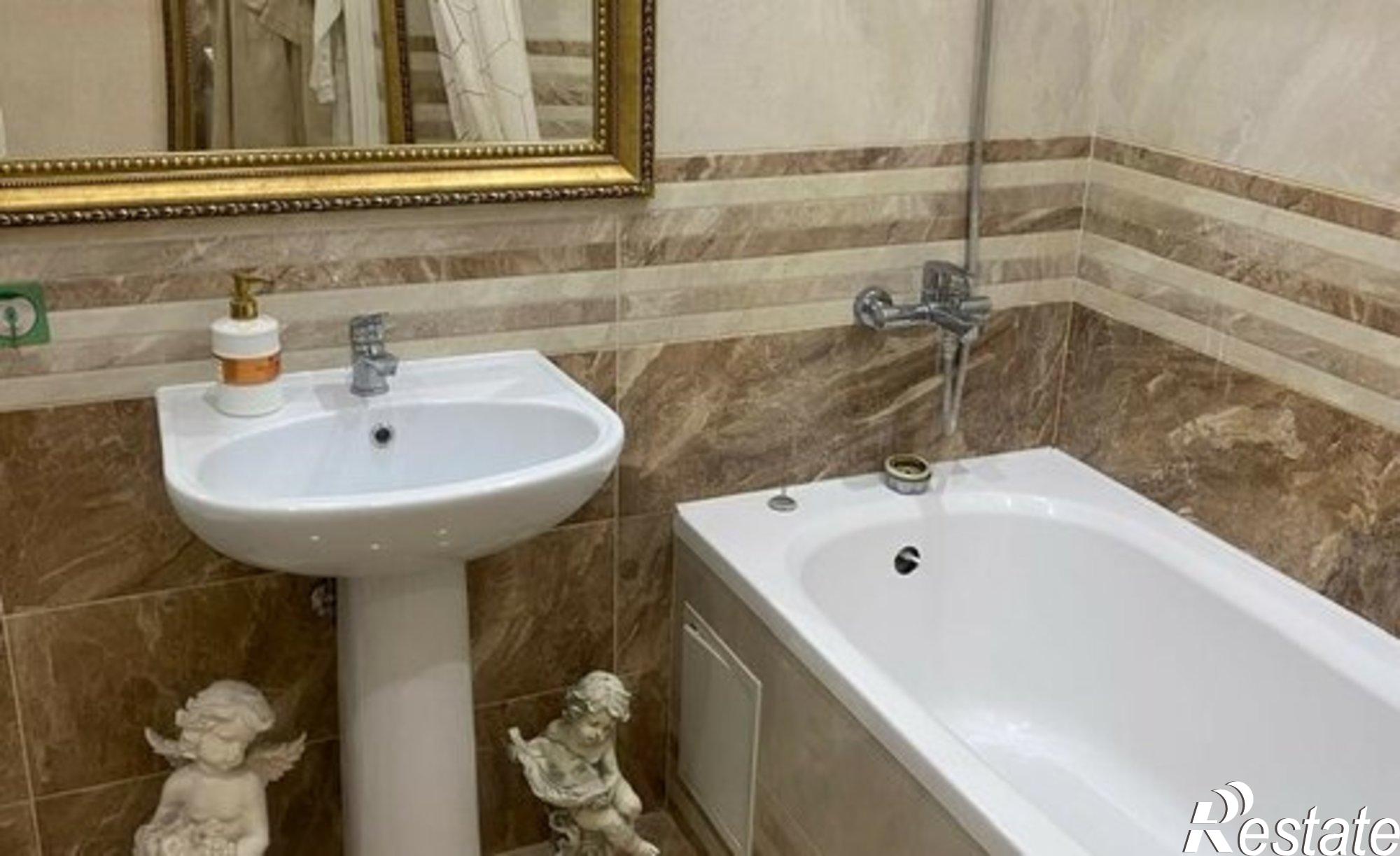 Купить квартиру за 5 000 000 рублей на Пражский б-р, 22Б